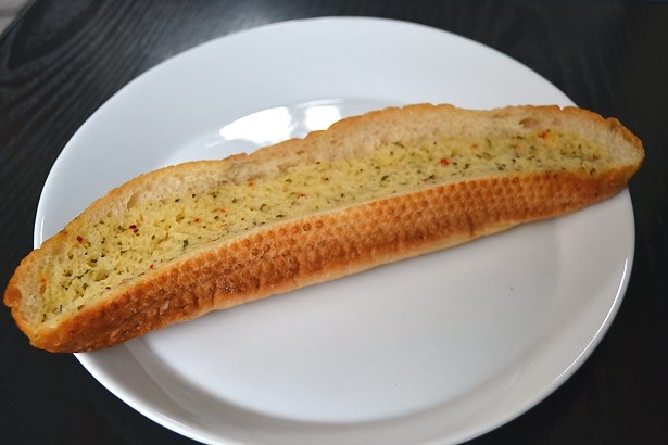 同日発売の「極 ガーリックフランス」