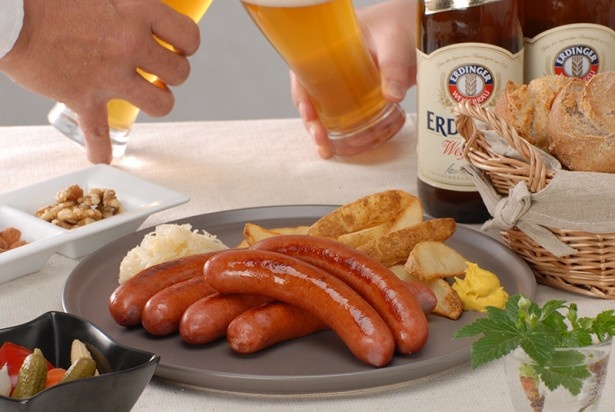 クライナー(牛入粗挽)は炭火やフライパンで焼くのがお勧め。マスタードやケチャップ、カレー粉などとも良く合う