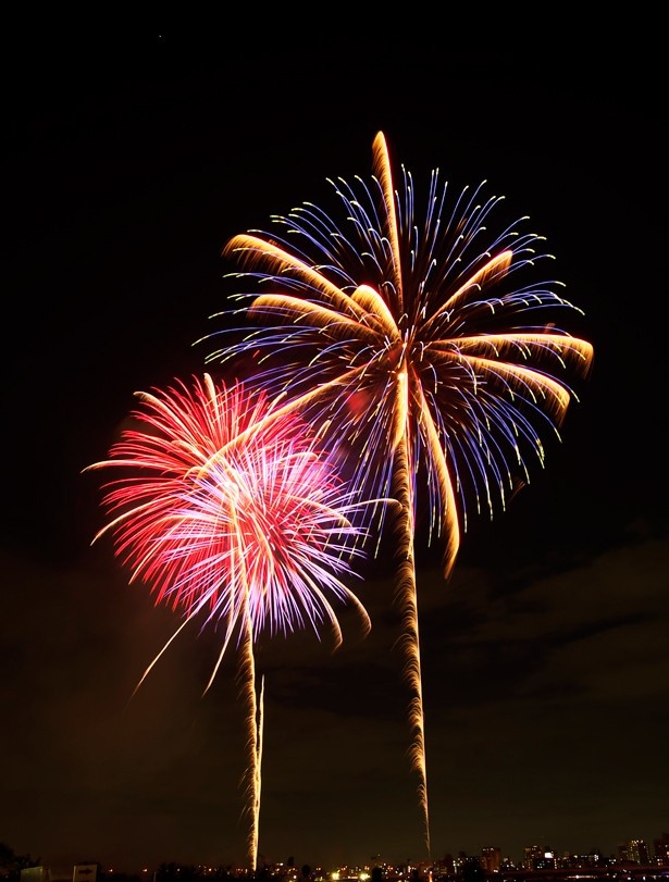 【6/18発売】関西ウォーカー最新号は夏の風物詩・花火大会のスケジュールがまる分かりの花火カレンダーが付いてくる！