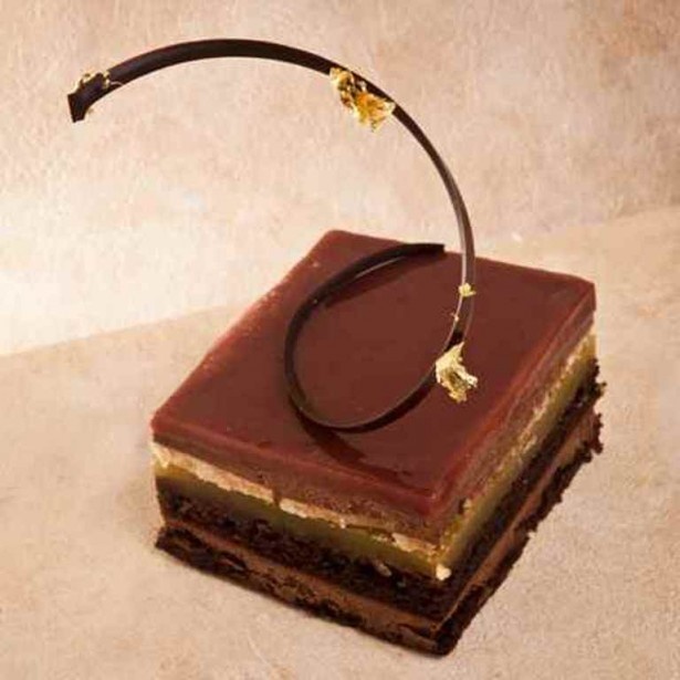 グルメショップで販売されている「シェフクーナムのチョコレートケーキ オレンジとローズマリーの香り」