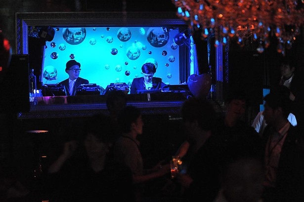 パーティー会場にもDJブースが用意されていた