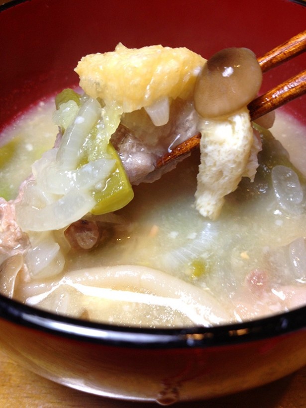 けんちん汁には、酒粕を入れて。これがおいしいんです。