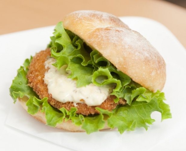 びわ湖BASSバーガー(380円)