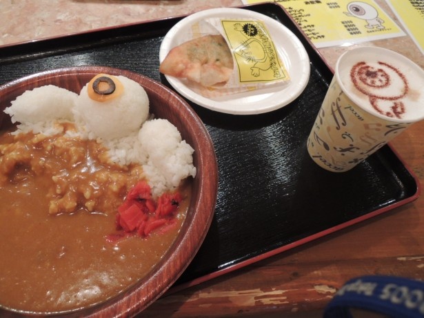 「目玉おやじのカレー」800円、「ねずみ男の揚げ餃子」300円、「妖怪ホットラテ」350円