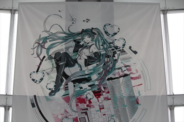 新規描き下ろしの夏らしいメインビジュアル