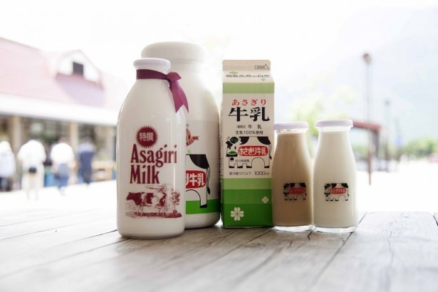 道の駅朝霧高原の乳脂肪分が豊富な「あさぎり牛乳」(1050円) は是非お土産に