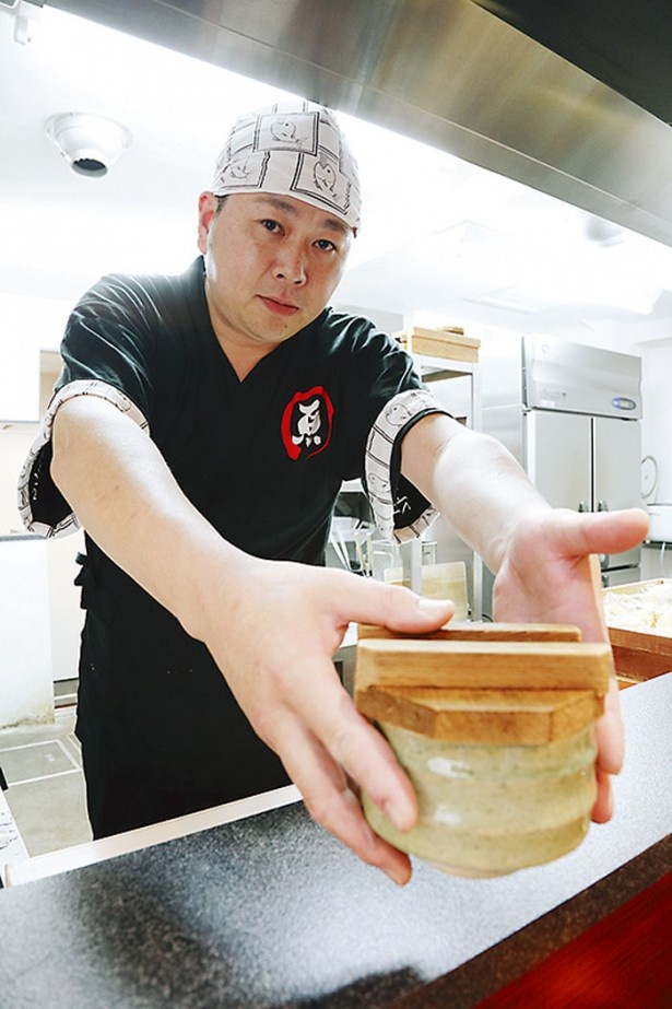 2周年を迎える三くの店主、山本昌司さん