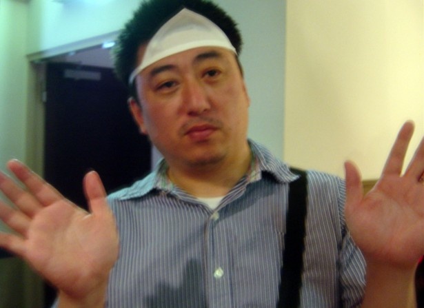 通天閣お化け屋敷「死ん世界」では入る前に三角巾を頭につける