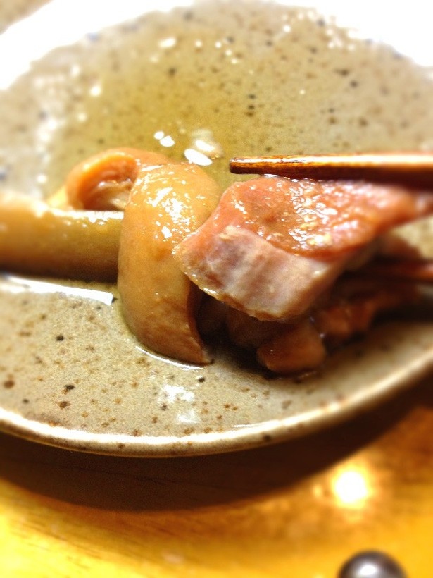豚の角煮、テビチなど、トロトロのお肉とともに。
