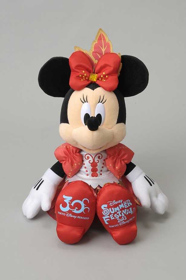 ミニーマウスのぬいぐるみ(3900円)も発売中