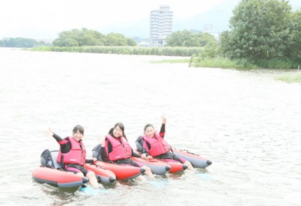 NMB48のメンバーが琵琶湖・オーパルでレイクバギングに挑戦♪