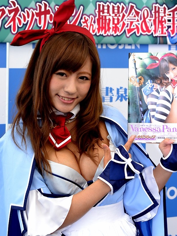 キュートな笑顔が魅力的