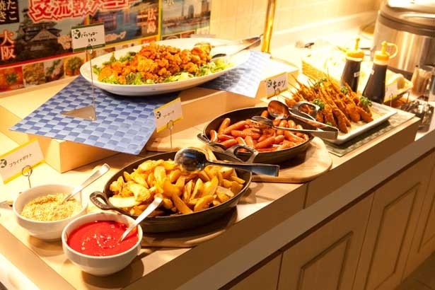 約10種の料理とソフトドリンク、デザートなどが食べ・飲み放題
