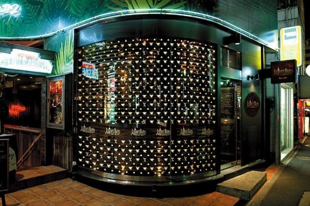 LUIDA'S BARの外観