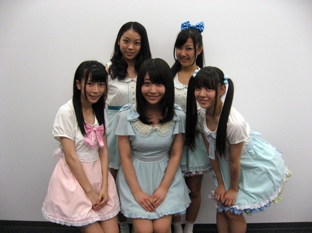 左から澤翔子・原田里佳子・中西悠綺・澤田樹奈・須永留奈