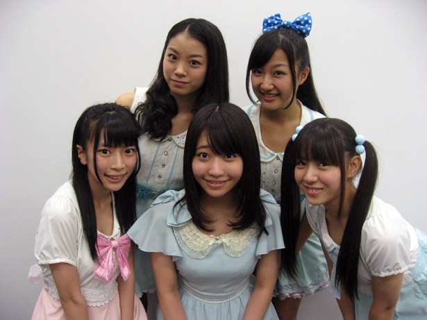 左から澤翔子・原田里佳子・中西悠綺・澤田樹奈・須永留奈