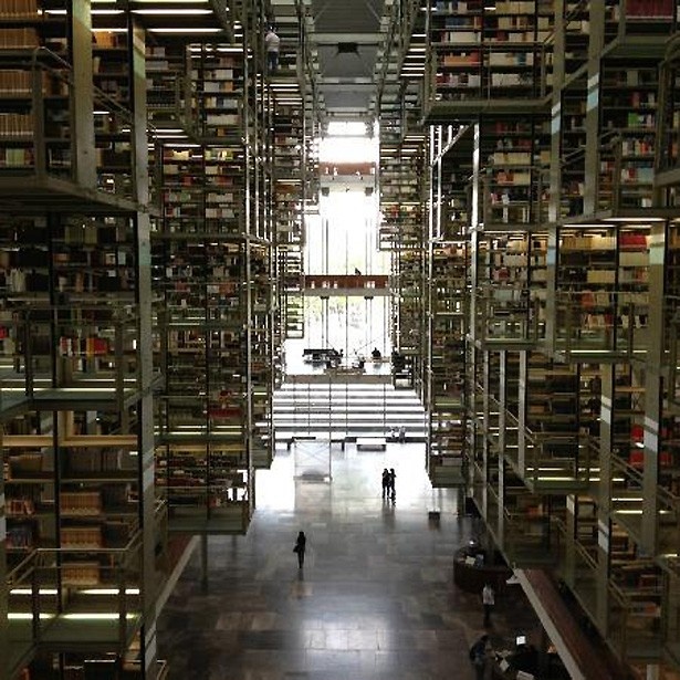 SFチックなデザインのヴァスコンセロス図書館(メキシコ)