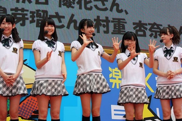 メンバーがガムを使ったマジックに挑戦！