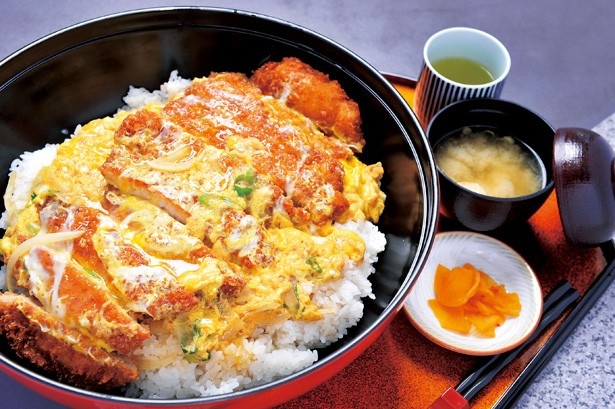 勝央SA下の勝王（1800円）3人前のデカ盛りカツ丼