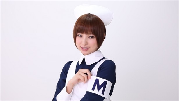 大人っぽい仕草も必見
