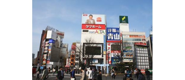 この人出の多さも新宿ならでは