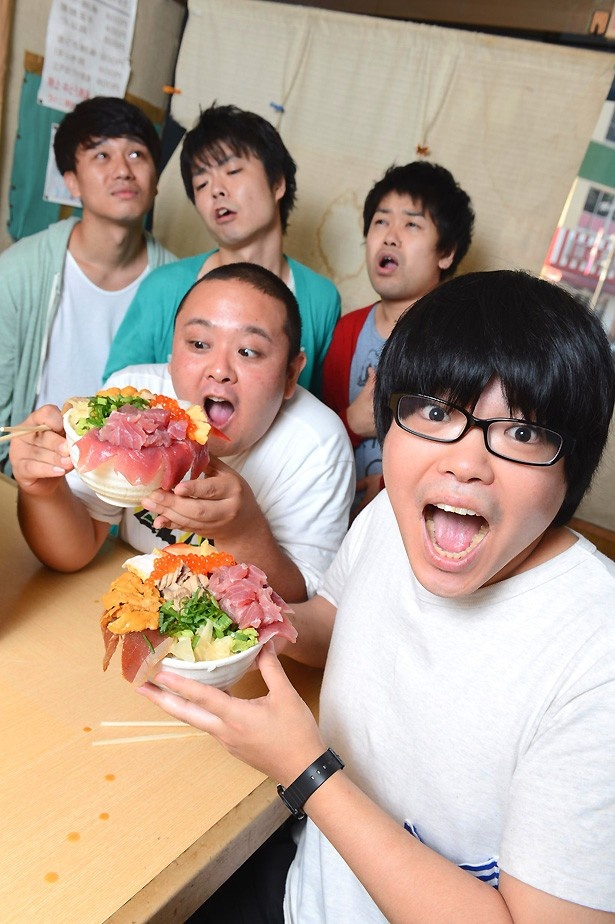 マグロやウニ、イクラなどがたっぷり盛られたまるき丼(大盛り・1600円)