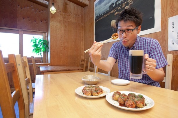 たこ焼居酒屋が多いのも京橋の特徴。コナモンとビールは相性抜群！