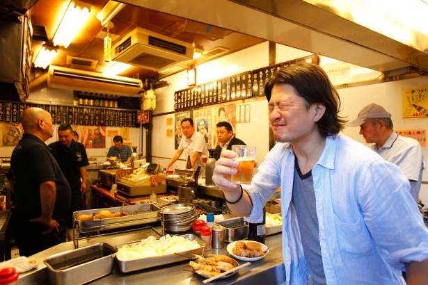 大衆酒場は知らない同士でも隣になれば直ぐに打ち解けられるのおもしろい！