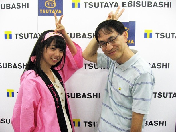 2013年7月23日「TSUTAYA EBISUBASHI」にて、エビ中ポーズで記念撮影！