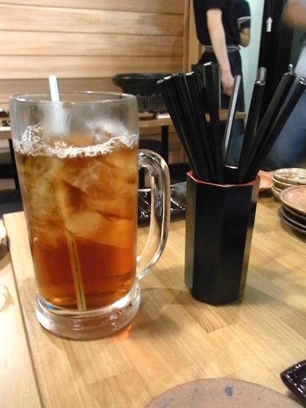箸と同じくらいの大ジョッキででてきた「ウーロン茶」