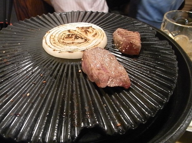 柔らかな分厚いヒレは両サイドも軽く焼いて