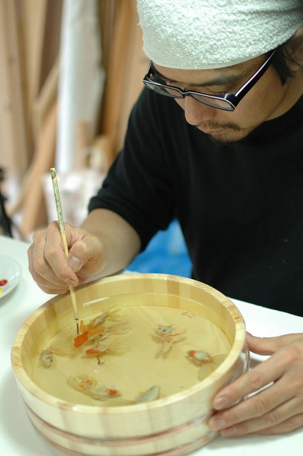 金魚絵師として活躍する深堀隆介氏