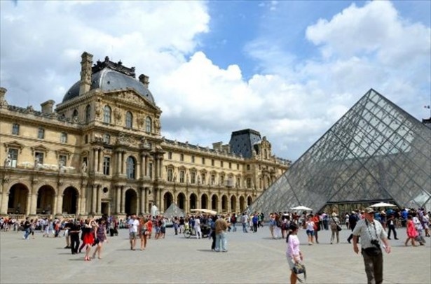 4位はフランスのルーブル美術館