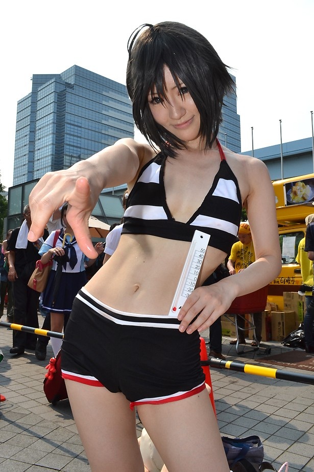 猛暑の中、大勢のコスプレイヤーが集結