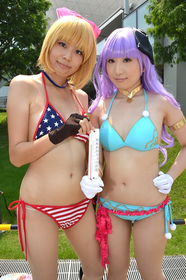 水着姿のコスプレ美女がずらり！