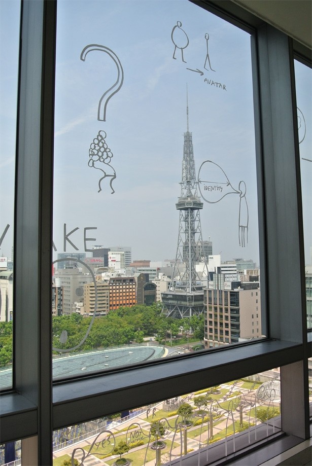 ザ・トップ・ドローイング（ダン・ペルジョヴスキ）【名古屋地区・愛知芸術文化センター11F展望回廊】