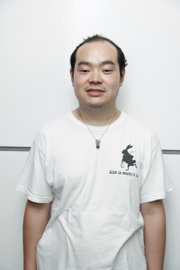 三月兎1号店、店長の岡本英治さん