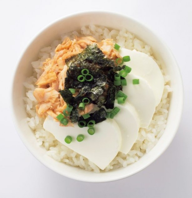 東京ウォーカー本誌ではツナヨーグルト丼も紹介している
