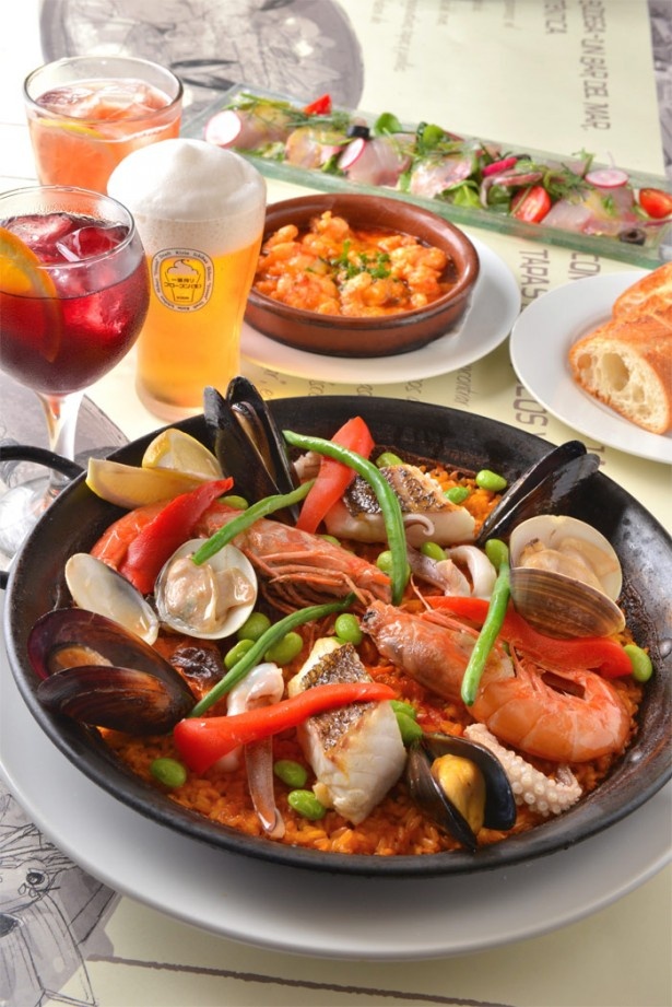 グランフロント大阪「南館7階」のスペインバル「バル エスパニョール ラ ボデガ」の料理を楽しみながら、夕景を堪能
