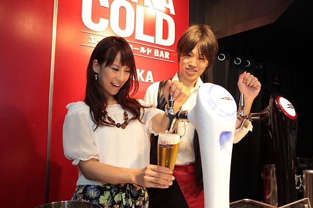ビールを注ぐ体験もできる