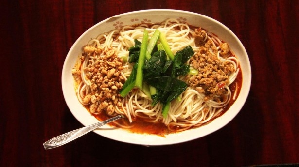 痺れる辛さが病み付きになる中国家庭料理 楊の「汁なし担担麺」