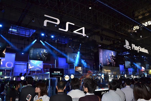 プレイステーション4の展示ブースには長蛇の列ができていた