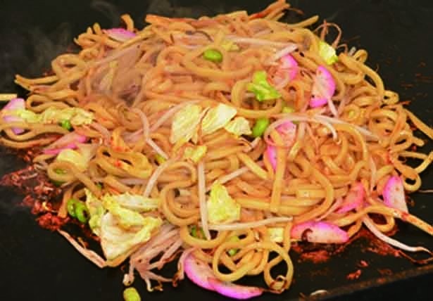 太麺焼きちゃんぽん￥600～（横浜飯店）。横浜中華街の人気メニュー