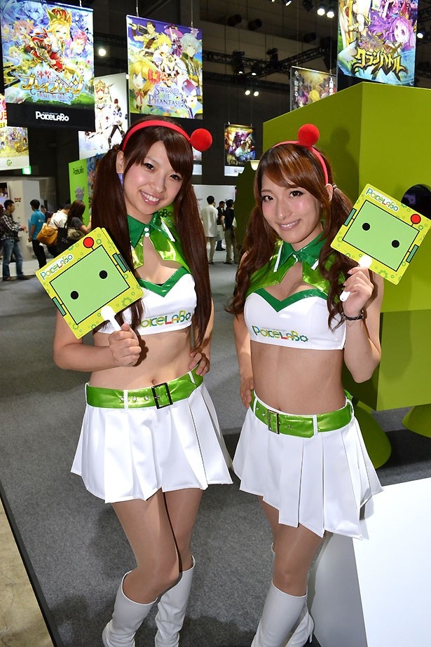 ポケラボブースのコンパニオン