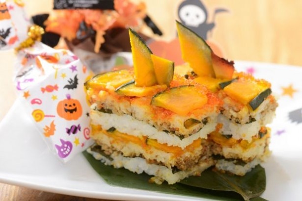 「蒸しかぼちゃとカレーそぼろのミルフィーユ寿司」