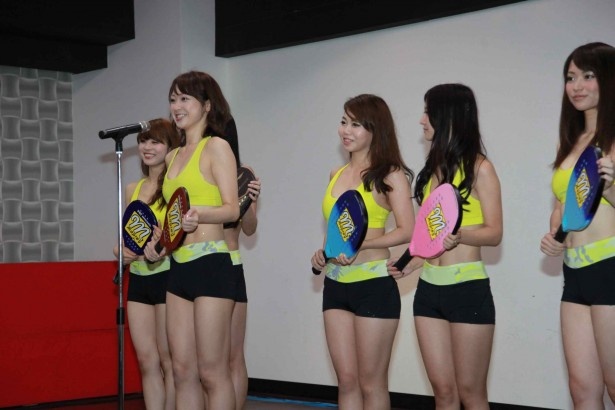 【写真を見る】イベントの様子を大公開！セクシー衣装にも注目