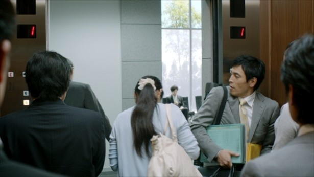 「ワンダ 金の微糖」の新テレビCM「こころの声」編