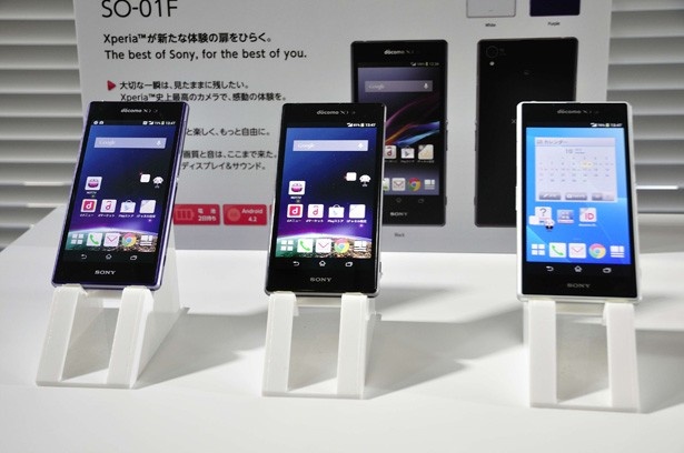 グローバルフラッグシップモデルのXperia Z1はXperiaZ1fの兄弟モデル。洗練されたデザインが特徴だ