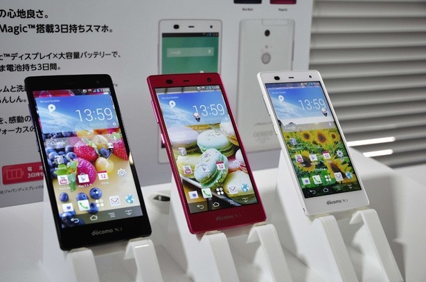 進化したIGZO搭載のAQUOS PHONE ZETA SH-01F