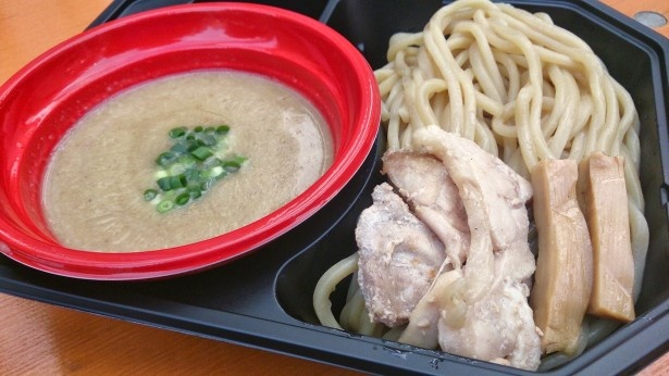 【写真を見る】B'z好き店主の自信作つけめん「ウルトラソウル」